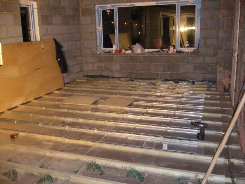 underfloor heating clips going on