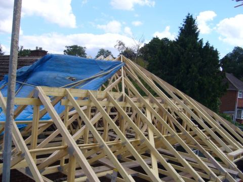 Trusses on, braced and infilled!