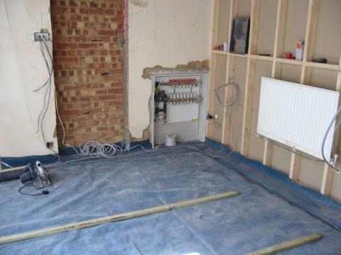 manifold in the cupboard, just got to level off this floor now..