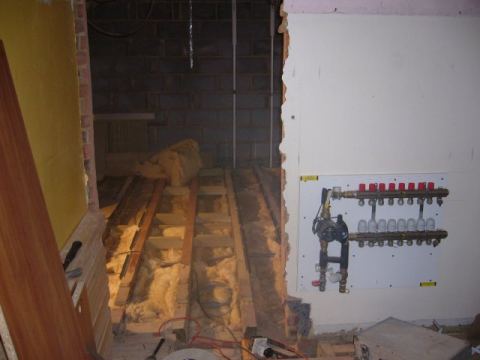 heating manifold on the right - will be in airing cupboard